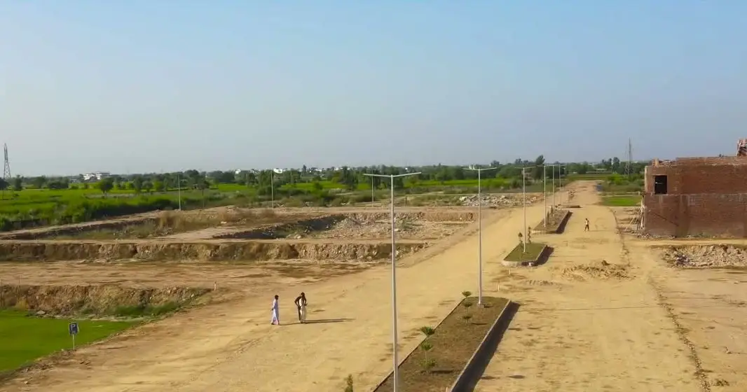 Boulevard with street-light poles installed, Kunjwal City, October 2026