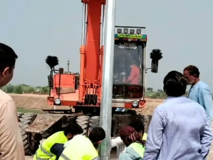 Street-light pole installation, 11 September 2026, Kunjwal City, September 2026